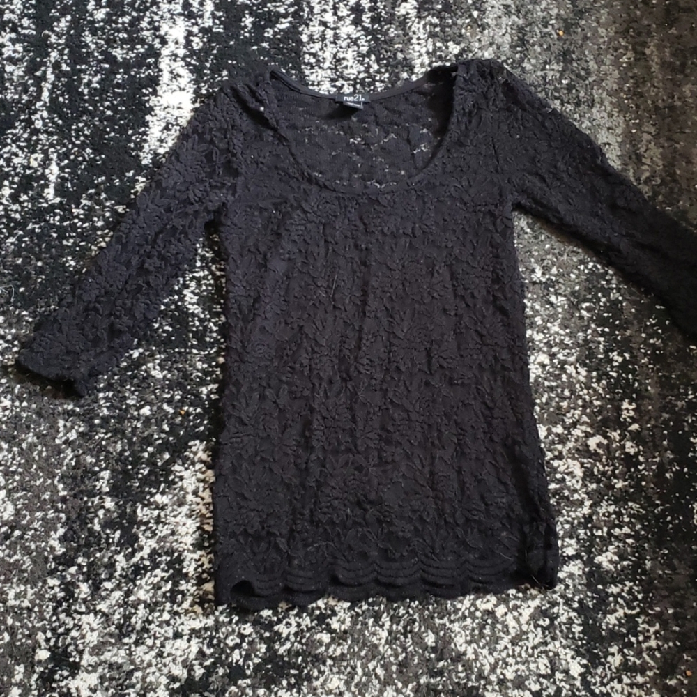 Mid-Sleeve Floral Lace Shirt
